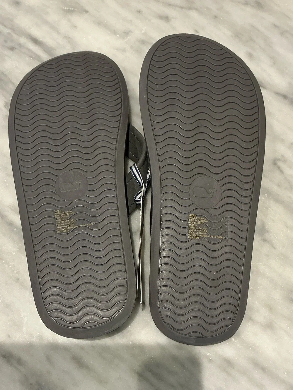 Vineyard Vines Men's Gray Harbor Contoured Leather Flip Flops